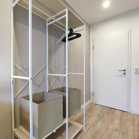 Grosse 55 Qm Familien- Geschaefts- Monteurwohnung, 24 Std Check-in, Parkplatz, 5 Personen, 3 Schlafzimmer, Wlan Appartement