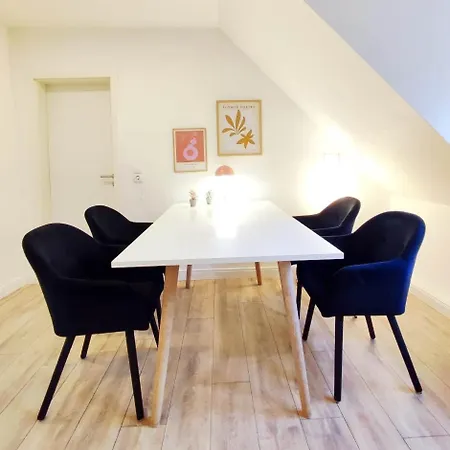 Appartement Grosse 55 Qm Familien- Geschaefts- Monteurwohnung, 24 Std Check-in, Parkplatz, 5 Personen, 3 Schlafzimmer, Wlan Bad Salzuflen