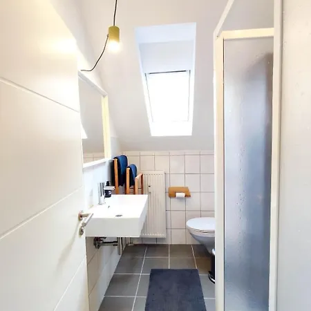 Appartement Grosse 55 Qm Familien- Geschaefts- Monteurwohnung, 24 Std Check-in, Parkplatz, 5 Personen, 3 Schlafzimmer, Wlan Bad Salzuflen