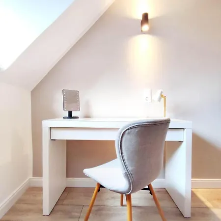 Grosse 55 Qm Familien- Geschaefts- Monteurwohnung, 24 Std Check-in, Parkplatz, 5 Personen, 3 Schlafzimmer, Wlan *