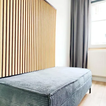Grosse 55 Qm Familien- Geschaefts- Monteurwohnung, 24 Std Check-in, Parkplatz, 5 Personen, 3 Schlafzimmer, Wlan Appartement *